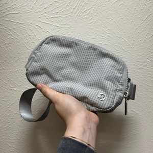 Lululemon Everywhere Belt Bag
Graphite Grey